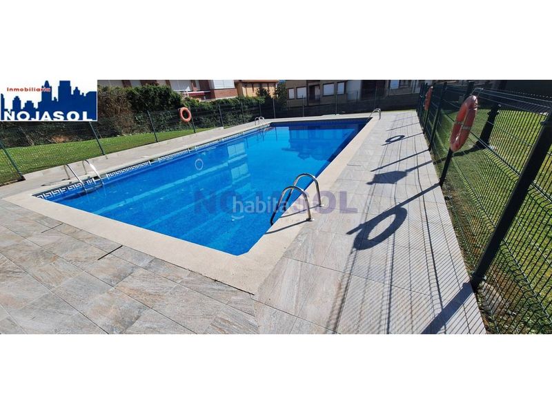 Foto ac7992de-b14e-42db-a98b-e5d92765f5fb. Alquiler apartamento en calle el bosque 5 ref.002065 piso 2 habitaciones con terraza, zonas verdes, piscina, pista baloncesto, fronton, parque infantil. en Noja