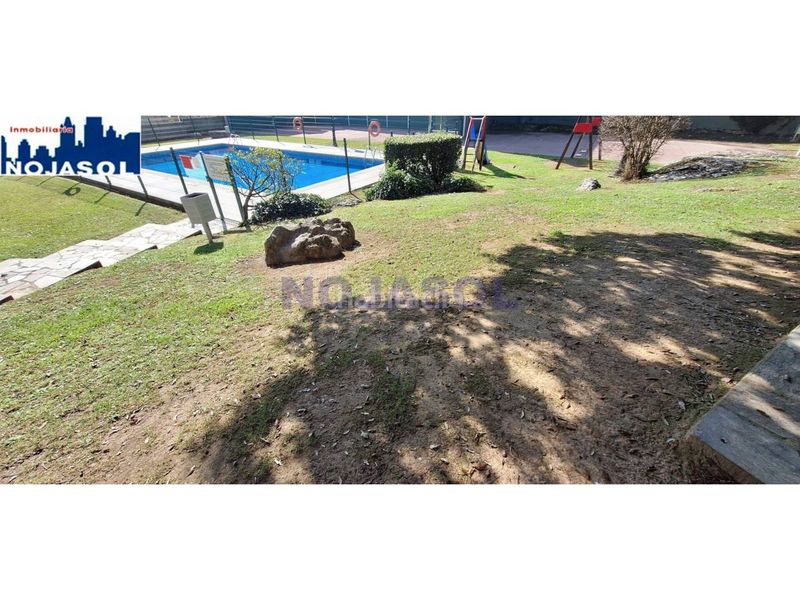 Foto ba4b7f6d-f2ba-4624-84ea-7019bd43e1bc. Alquiler apartamento en calle el bosque 5 ref.002065 piso 2 habitaciones con terraza, zonas verdes, piscina, pista baloncesto, fronton, parque infantil. en Noja