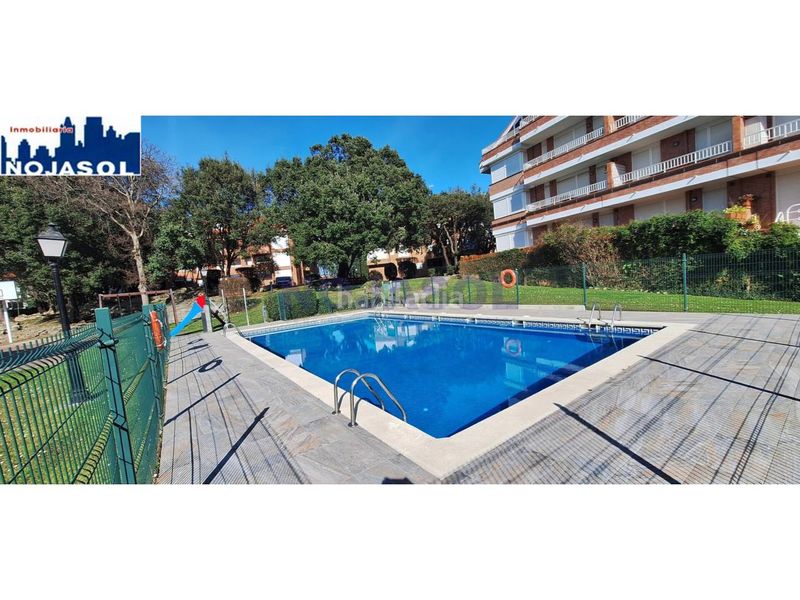 Foto c5b58459-9471-46e8-bbfa-cfa55f7e94d2. Alquiler apartamento en calle el bosque 5 ref.002065 piso 2 habitaciones con terraza, zonas verdes, piscina, pista baloncesto, fronton, parque infantil. en Noja
