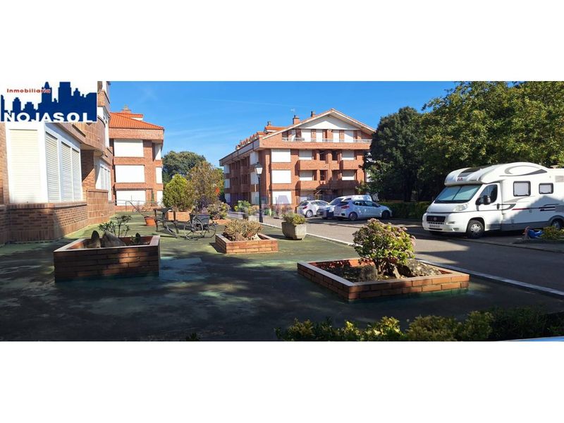 Foto d29046a6-ce10-4a7c-91b3-a359340ceda1. Alquiler apartamento en calle el bosque 5 ref.002065 piso 2 habitaciones con terraza, zonas verdes, piscina, pista baloncesto, fronton, parque infantil. en Noja