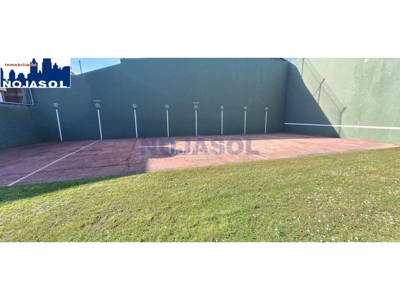 Foto dbaab88f-7def-444b-a2c8-c74a16ec6dd4. Alquiler apartamento en calle el bosque 5 ref.002065 piso 2 habitaciones con terraza, zonas verdes, piscina, pista baloncesto, fronton, parque infantil. en Noja