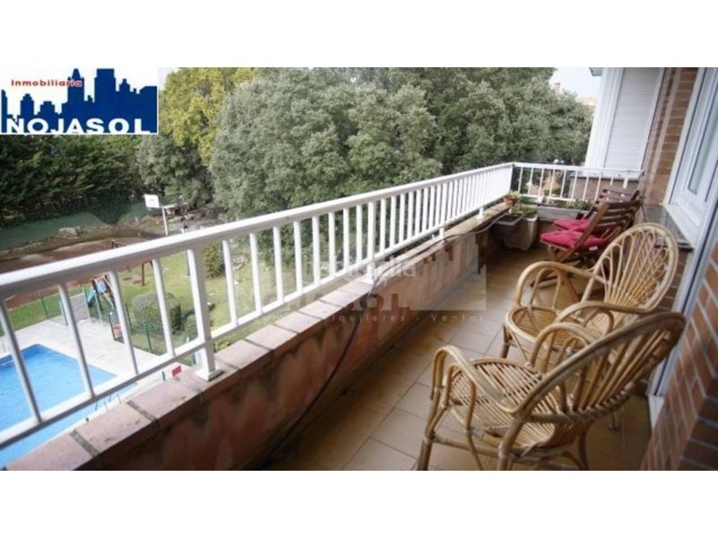 Foto f037b75f-2610-4b8c-9cf7-600706586bad. Alquiler apartamento en calle el bosque 5 ref.002065 piso 2 habitaciones con terraza, zonas verdes, piscina, pista baloncesto, fronton, parque infantil. en Noja