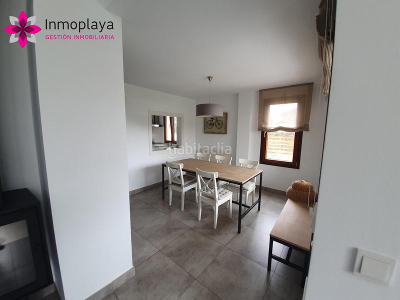 Foto 54d963f6-36fb-4796-9926-36e2dfc7fbed. Casa pareada espectacular chalet con piscina propia en isla en Arnuero
