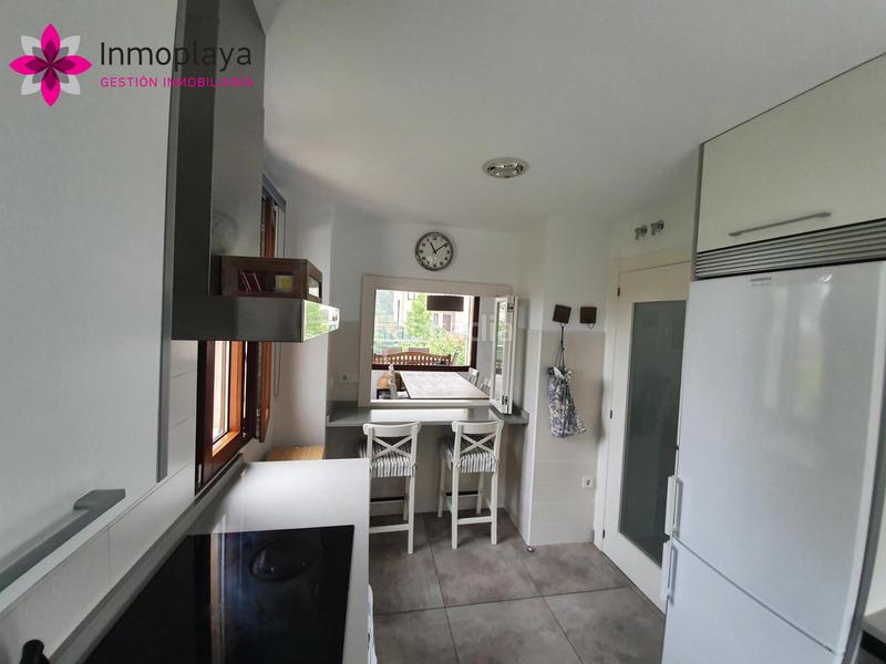 Foto b0281b52-ee1a-4819-9e49-3dfad2695185. Casa pareada espectacular chalet con piscina propia en isla en Arnuero