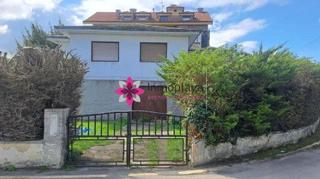Haus en Palacio. Casa independiente en noja