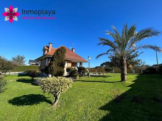 Maison à Palacio. Casa independiente en carretera de soano  noja