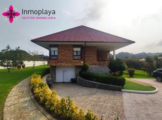 Haus en Palacio. Casa independiente en carretera de soano  noja