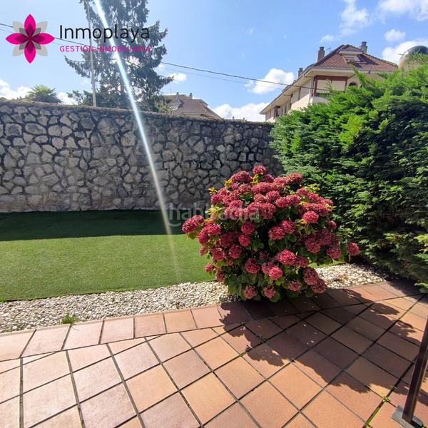 Foto 0acc2882-3b44-4d85-aad6-9fafea4de9fc. Planta baja espectacular bajo con jardín y piscina en Noja