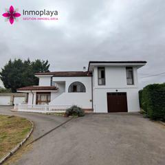 Maison à Arnuero. Casa independiente en castillo con terreno