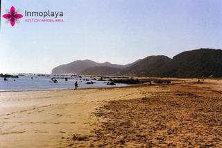 Planta baixa a Pedroso. Bajo con jardín y piscina