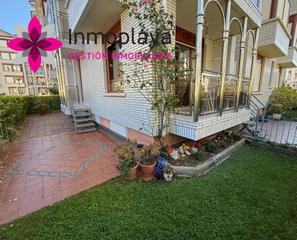 Planta baja en Tregadín. Bajo con jardín y piscina en noja