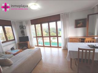 Appartement à Ris. Piso de vistas despejadas en ris