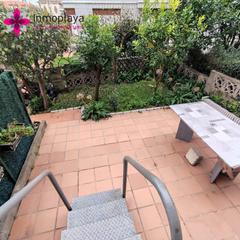 Rez-de-chaussée à Tregadín. Bajo con jardín en noja