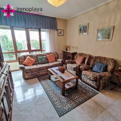 Planta baixa en Tregadn. Bajo con jardn en noja