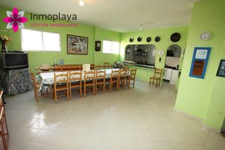 Local commercial à Ris. Local de 140 m2 para hacer vivienda en ris