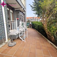 Appartement à Ris. Bajo con enorme jardín en noja