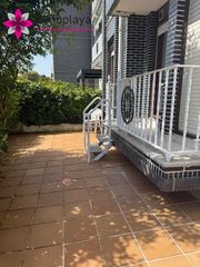 Appartement à Ris. Bajo con enorme jardín en noja