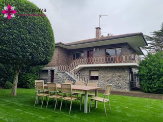 Maison à Palacio. Casa individual en noja con terreno de 1.500 m2