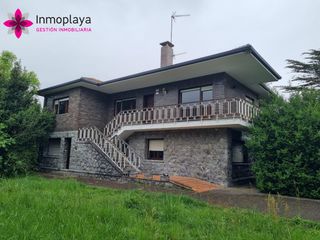 House in Palacio. Casa individual en noja con terreno de 1.500 m2