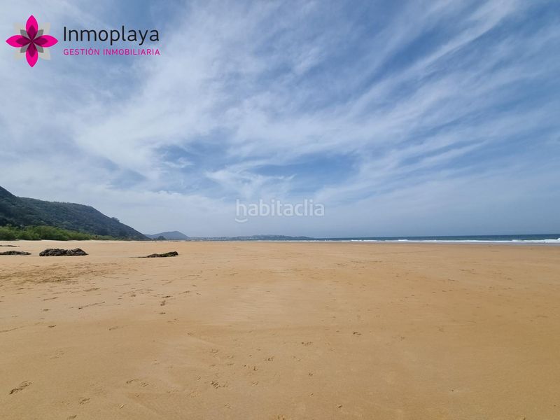 Foto f8e8a702-72bb-490d-bdff-d991da5b7e16. Planta baixa amb calefacció aparcament piscina a Noja