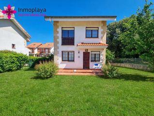 House in Argoños. Chalet individual en arnuero