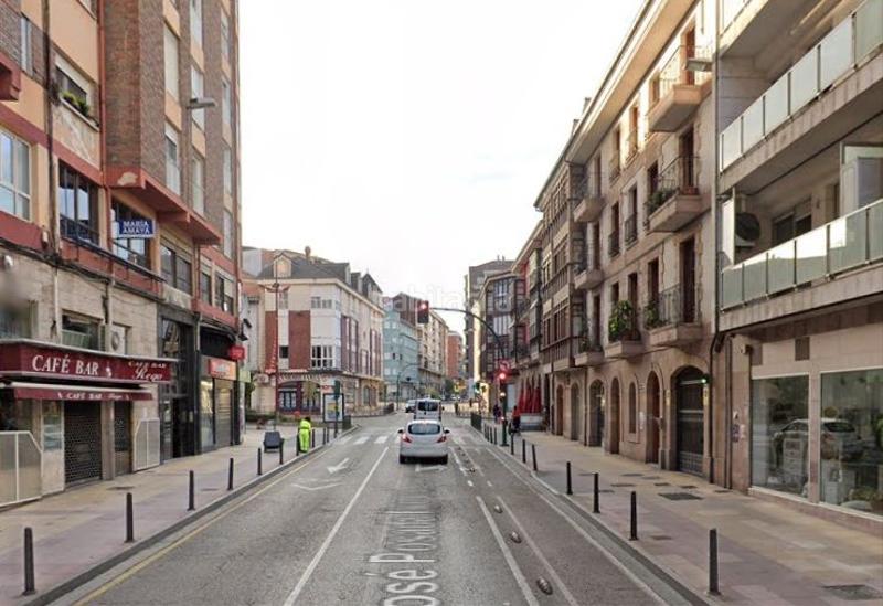 Foto 9abfd06c-d4cf-41ff-a2e8-d3df1bb75650. Aparcament cotxe a Centro Torrelavega