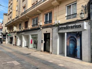 Local Comercial en Calle Serafín Escalante 10