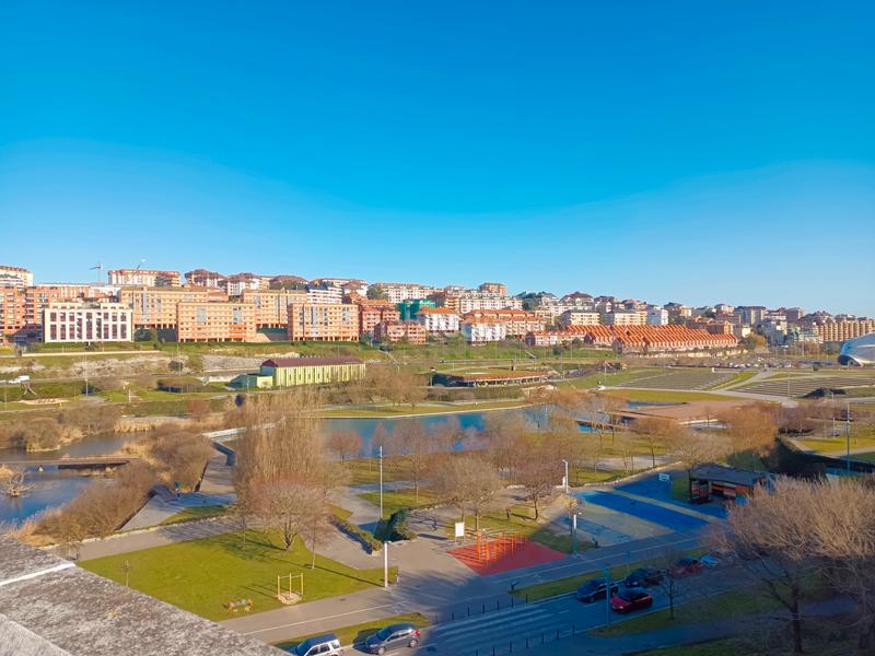 Foto bbf85b43-eb8f-4ad1-980a-b724e836a4fe. Local comercial en Los Castros Santander