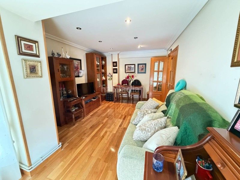 Foto 9a3c778b-9e6d-4bd7-8111-41417226826d. Pis amb calefacció a Los Castros Santander