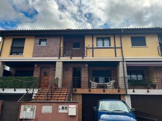Casa adossada  Urbanización rìa del pas