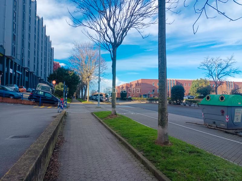 Foto 945699bb-4a11-4c8a-9a53-c630ae0c7571. Local comercial a Los Castros Santander