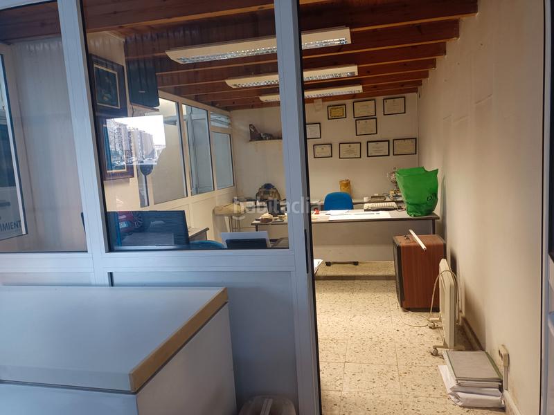 Foto 97c04b6a-c29e-4054-aa05-1cce67fd4598. Local comercial a Los Castros Santander