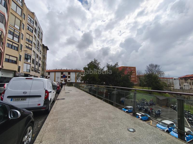 Foto 973f2257-2093-4e57-973f-8c079d08ea32. Local comercial en Cuatro Caminos Santander