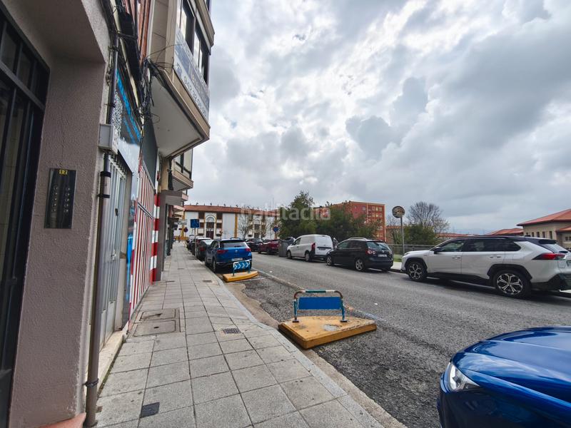 Foto bcd9c2a3-cf76-42d6-a65a-70081cdb9689. Local comercial en Cuatro Caminos Santander