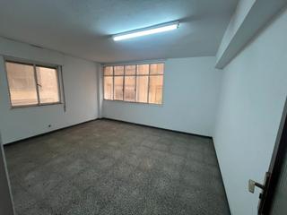 Local Comercial en Calle Alonso 5