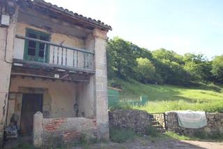 Casa a Valdáliga. Casa de piedra