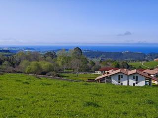 Terreny residencial a Udías. Con vistas al mar