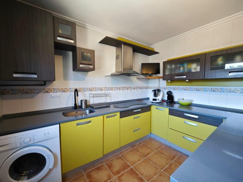 Foto bbf393c6-8d5f-4724-8538-21ad23335a9c. Casa amb calefacció aparcament a Reocín