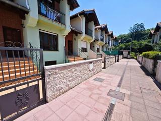 Casa en Reocn. Chalet adosado en golbardo