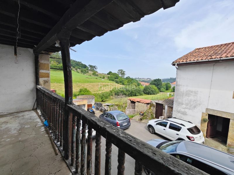 Foto bf1807fe-82a8-4275-bf8a-7d51512559f1. Casa adossada a Alfoz de Lloredo