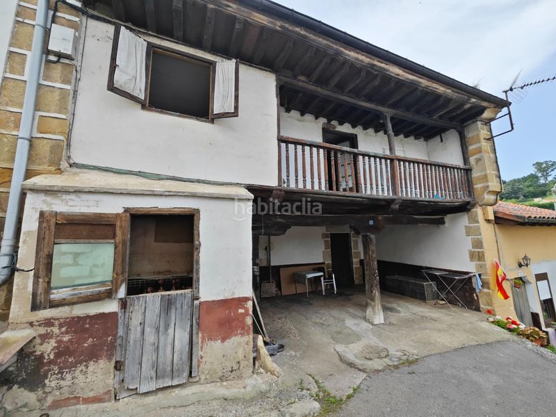 Foto d9184137-e2d3-457c-86aa-af57a5494cf4. Casa adossada a Alfoz de Lloredo