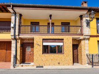 Casa adossada a Udías