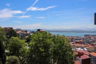 Alquiler Piso  Paseo del general dávila. Piso totalmente exterior con vistas al mar, garaje y ascensor