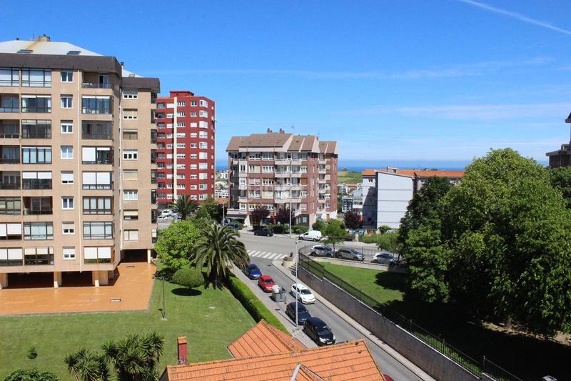 Foto 7771d321-197e-4c04-87ac-777d4db9aaa6. Alquiler piso  totalmente exterior con vistas al mar, garaje y ascensor en Santander