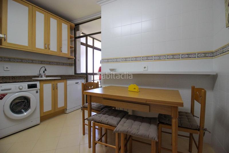 Foto b12ac7c3-0760-4361-a658-878925537fff. Alquiler piso  totalmente exterior con vistas al mar, garaje y ascensor en Santander