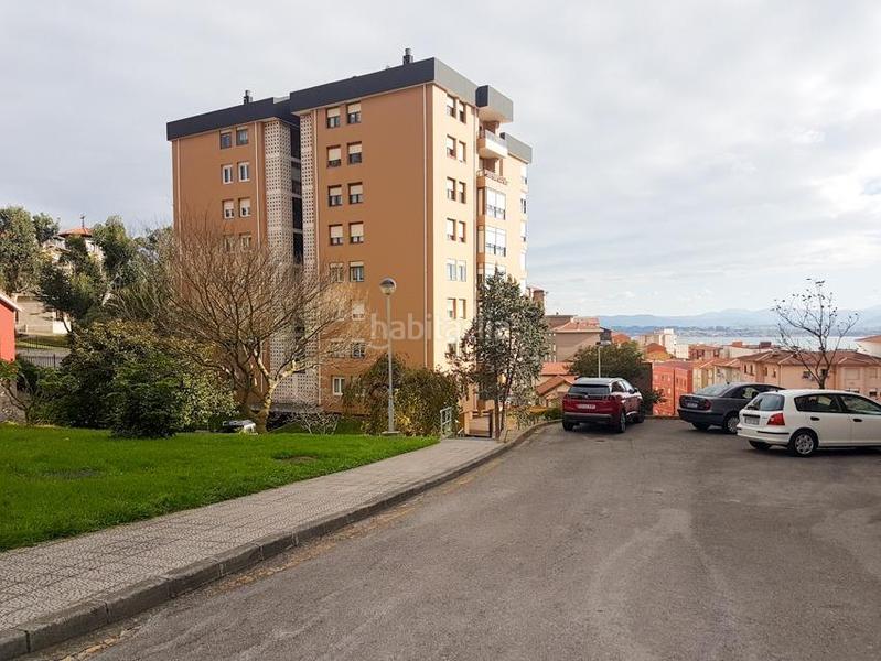 Foto d40cf85b-bddb-4e78-b31c-0e95a6f0efed. Alquiler piso  totalmente exterior con vistas al mar, garaje y ascensor en Santander