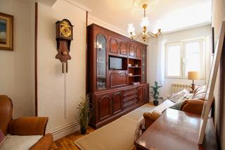 Etagenwohnung  Calle gerona. Piso de dos dormitorios en calle gerona, entreplanta alta, a 5 m