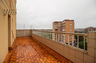 Pis  Avenida de camilo alonso vega. Vivienda con amplia terraza en camilo alonso vega