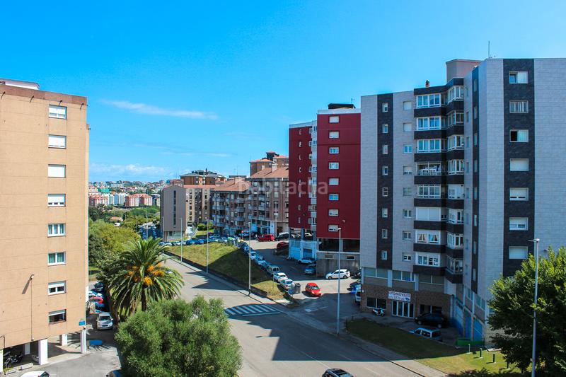 Foto f928a825-f530-4d2f-91cd-87dcf4b5a50a. Piso vivienda con amplia terraza en camilo alonso vega en Santander