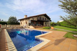 Chalet  Calle murillo. Una propiedad unica en soto de la marina